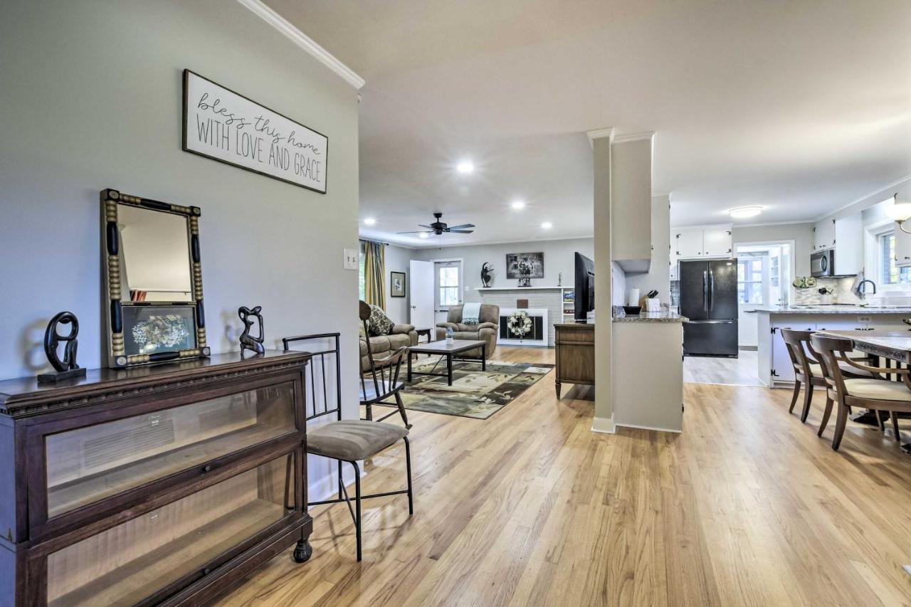 Durham Home Floor-To-Ceiling Windows With View Exterior foto