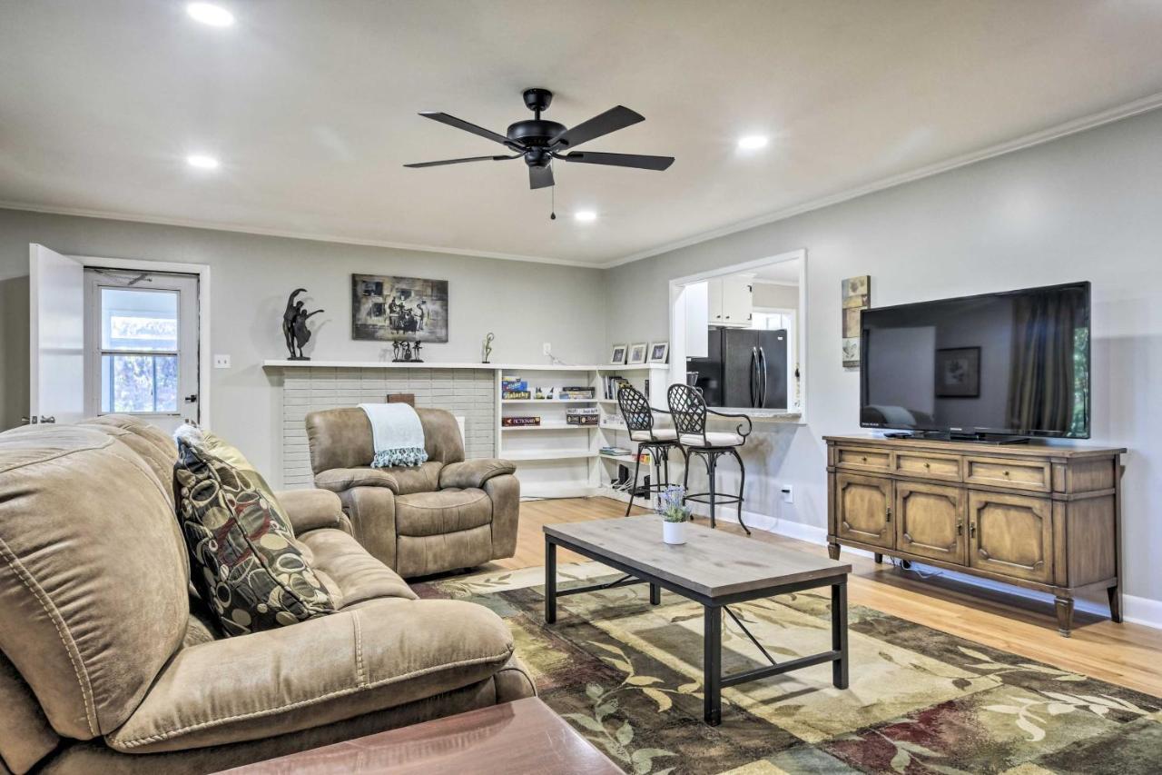 Durham Home Floor-To-Ceiling Windows With View Exterior foto