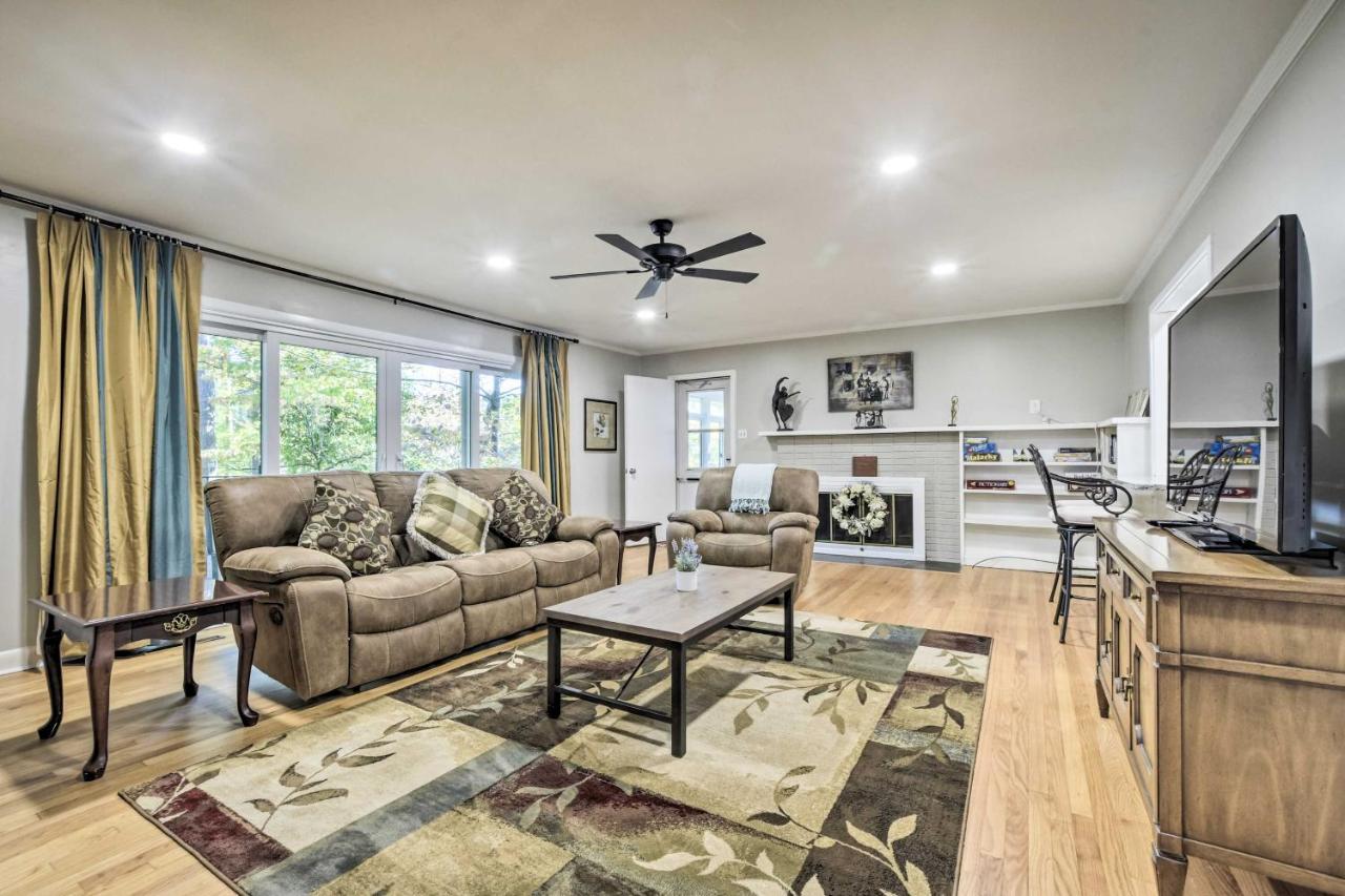 Durham Home Floor-To-Ceiling Windows With View Exterior foto