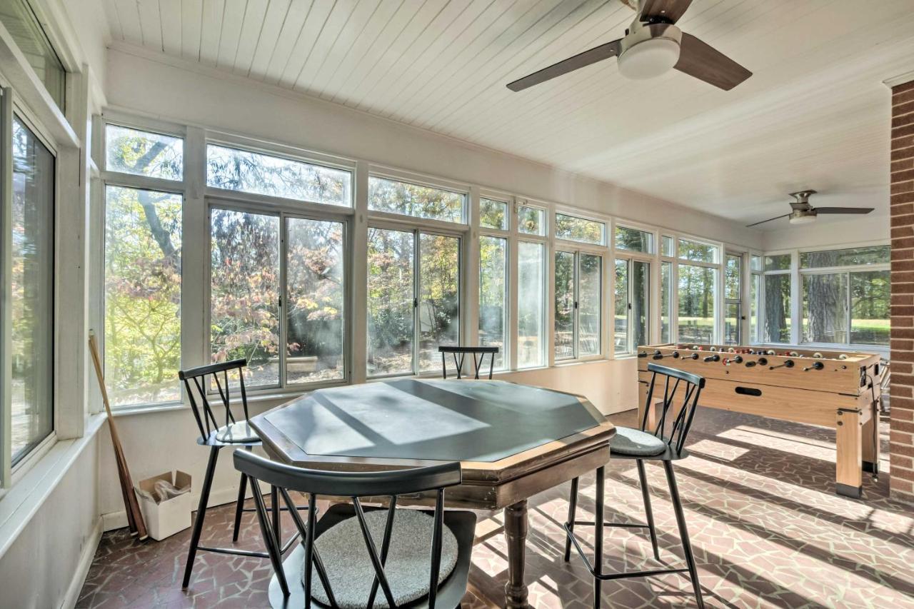 Durham Home Floor-To-Ceiling Windows With View Exterior foto