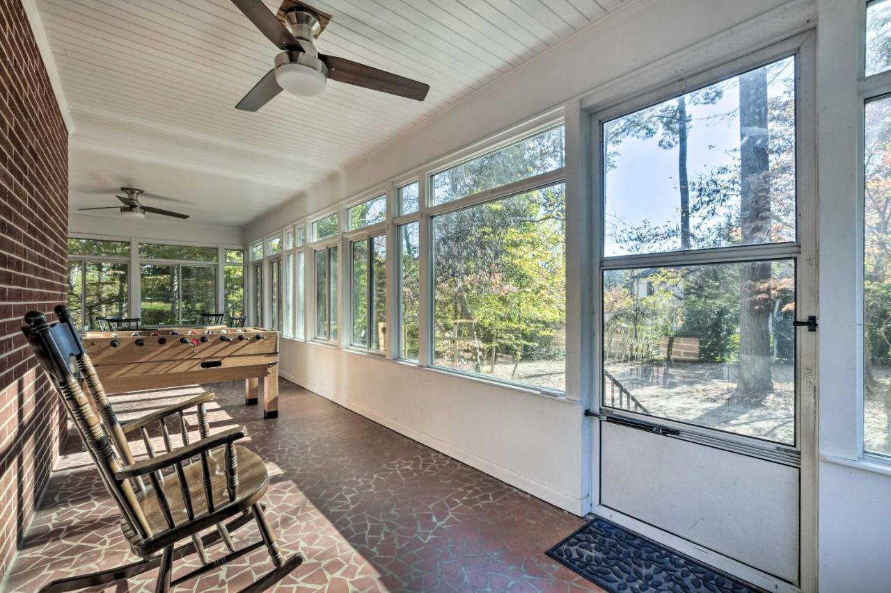 Durham Home Floor-To-Ceiling Windows With View Exterior foto