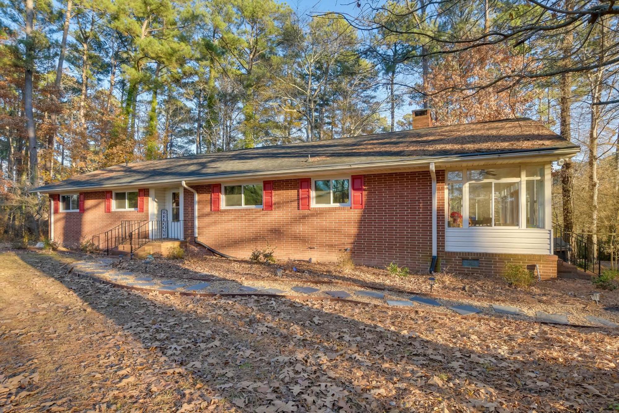 Durham Home Floor-To-Ceiling Windows With View Exterior foto